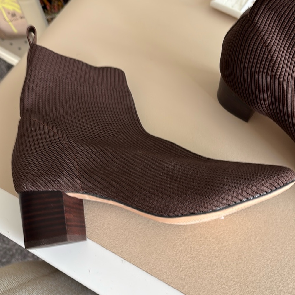 Women’s shoes size 8 brown